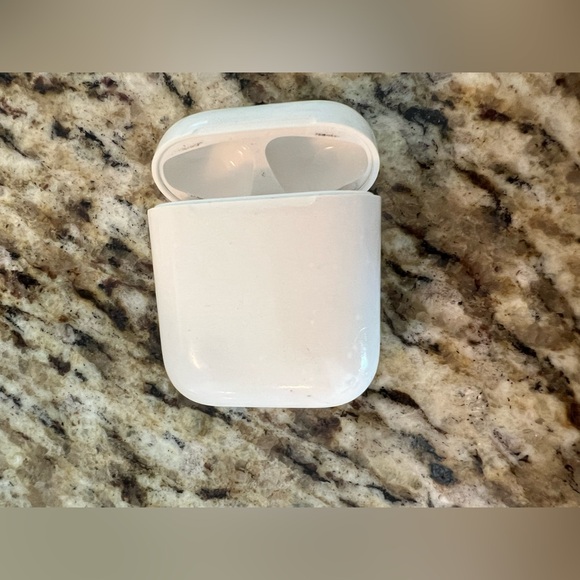 AirPod case - Picture 3 of 4